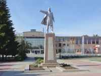 Otradny, st Pervomayskaya. monument