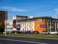 соседний дом: ул. 70 лет Октября, дом 38. торговый центр "Ладья"