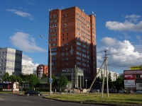 Togliatti, 70 let Oktyabrya st, house 47. Apartment house with a store on the ground-floor