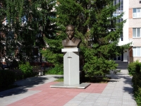Тольятти, улица Голосова. памятник Ф.Э.Дзержинскому