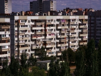 Togliatti, Dzerzhinsky st, house 32. Apartment house