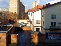 Togliatti, Marshal Zhukov st, house 24. Apartment house