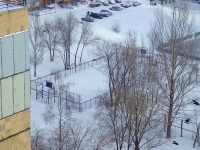 Тольятти, улица Коммунистическая. спортивная площадка