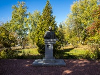 Тольятти, памятник Комзину И.В.Комсомольское шоссе, памятник Комзину И.В.