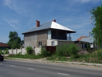 Togliatti, Larin st, house 40. Private house
