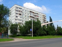 Togliatti, Lenin st, house 35. Apartment house