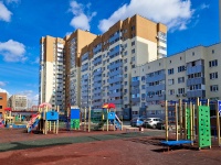 Togliatti, Leningradskaya st, house 68. Apartment house