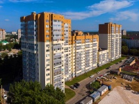 Togliatti, Leningradskaya st, house 68. Apartment house