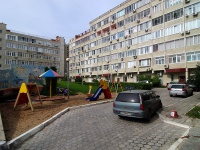 Togliatti, Leningradskaya st, house 45. Apartment house