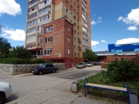 Togliatti, Matrosov st, house 27. Apartment house
