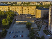Тольятти, улица Революционная, дом 11В. многофункциональное здание