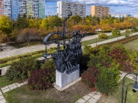 Тольятти, улица Революционная. скульптурная композиция "Пароход"