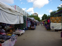 Тольятти, улица Революционная. рынок "У старого торгового"