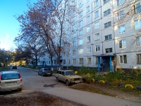 Togliatti, Revolyutsionnaya st, house 2. Apartment house