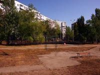 Тольятти, улица Лизы Чайкиной, спортивная площадка 