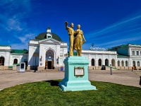 соседний дом: пл. Привокзальная. скульптурная композиция "Родные просторы"