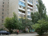 Syzran, 50 let Oktyabrya avenue, house 54. Apartment house with a store on the ground-floor