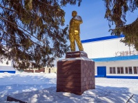 Bolshaya Glushitsa, st Sovetskaya. monument