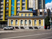 Саратов, площадь Ильинская, дом 1/1. магазин