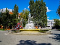 соседний дом: пл. Ильинская. фонтан "На Ильинской площади"
