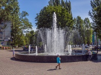 Балаково, улица Трнавская. фонтан