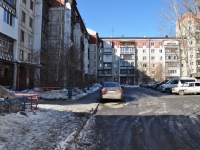 Yekaterinburg, Manevrovaya st, house 12. Apartment house