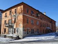 neighbour house: st. Manevrovaya, house 14. hostel