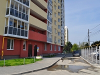 Yekaterinburg, Roshchinskaya st, house 41. Apartment house