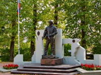 Yekaterinburg, monument Гуменюку А.В.Mehanizatorov (istok pos.) st, monument Гуменюку А.В.