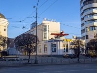 Yekaterinburg, st Malyshev. monument