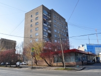 Yekaterinburg, st Selkorovskaya, house 2. Apartment house with a store on the ground-floor
