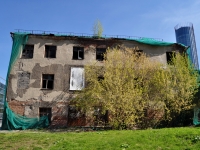 Yekaterinburg, Chelyuskintsev st, vacant building 