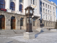 Yekaterinburg, sculpture ЧасыChelyuskintsev st, sculpture Часы