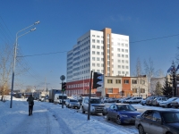 Екатеринбург, улица Крестинского, офисное здание 