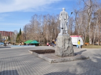 Екатеринбург, памятник В.В. Маяковскомуулица Ткачей, памятник В.В. Маяковскому