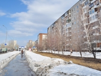 Yekaterinburg, Deryabinoy str, house 51. Apartment house