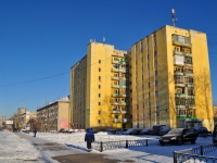 neighbour house: avenue. Kosmonavtov, house 68. Apartment house