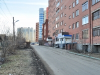 Yekaterinburg, Gastello st, house 1. Apartment house