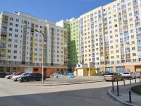 Yekaterinburg, Wilhelm de Gennin st, house 31. Apartment house