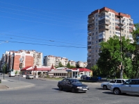 Yekaterinburg, Il'icha st, house 43. Apartment house