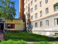 Yekaterinburg, Tokarey str, house 33. Apartment house