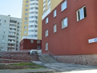Yekaterinburg, Tokarey str, house 40. Apartment house