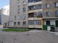 Yekaterinburg, 40 let Oktyabrya st, house 52. Apartment house