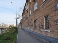 Yekaterinburg, st Bakinskikh Komissarov, house 18. Apartment house