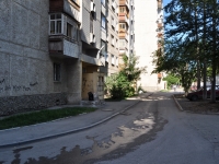 Yekaterinburg, Uralskikh rabochikh str, house 10. Apartment house