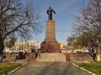 Yekaterinburg, st Mashinostroiteley. monument
