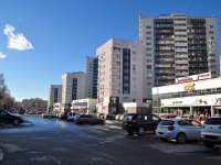 Yekaterinburg, st Krasnykh Komandirov, house 25. Apartment house