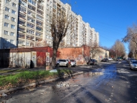 Yekaterinburg, Krasnykh Komandirov st, house 72. Apartment house