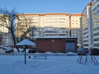 Yekaterinburg, st Krasnykh Komandirov, house 106. Apartment house