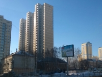 Yekaterinburg, Soyuznaya , house 27. Apartment house